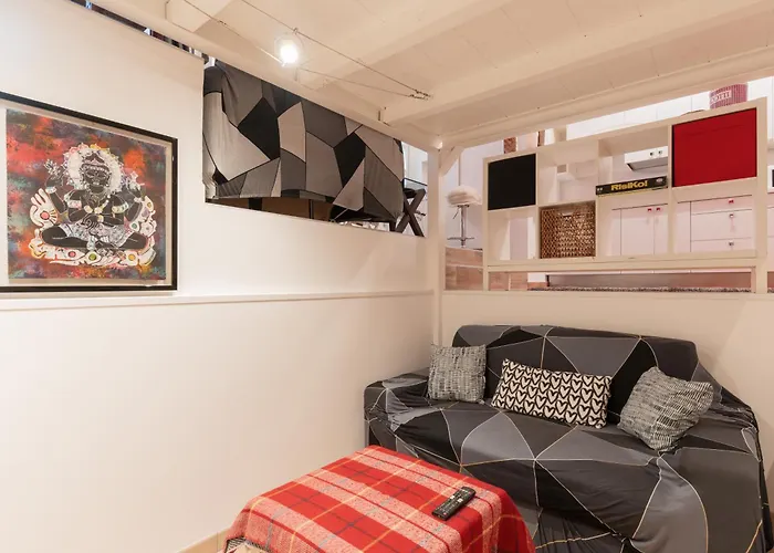 Guesthost - Modern Acquabella