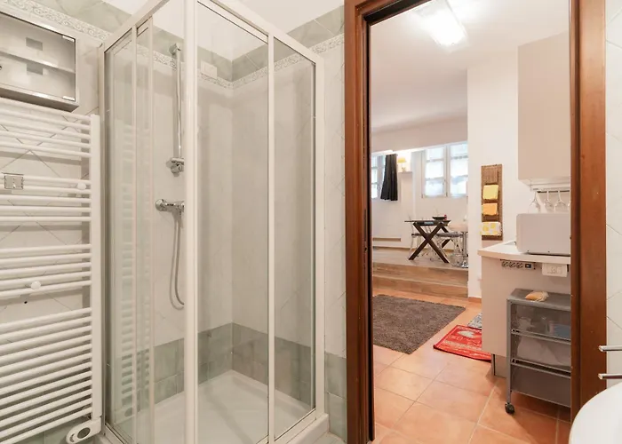 Guesthost - Modern Acquabella شقة